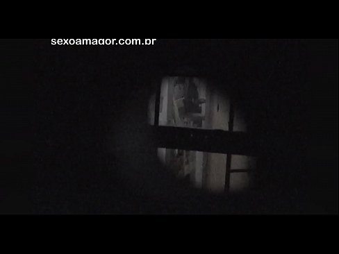 ❤️ Блонди ба таври махфӣ аз ҷониби як сайёҳи ҳамсоя, ки паси хиштҳои холӣ пинҳон шудааст, сабт мешавад ️❌ Порнои мақъад дар порно tg.sexeey.ru ❌❤